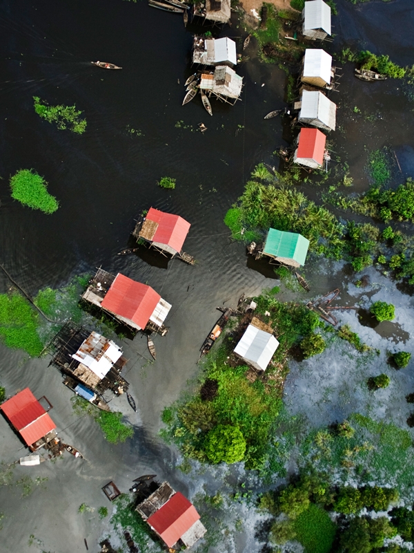 El lago Tonle Sap y la aldea flotante de Kompong Phluk, Camboya